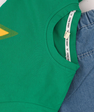 Green t-shirt with star printed and denim short set for boys
