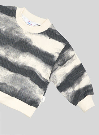 Monochrome Tie-Dye Sweatshirt With Denim Pants