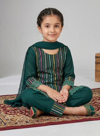 Girls Green Kurta Pant Set With Dupatta